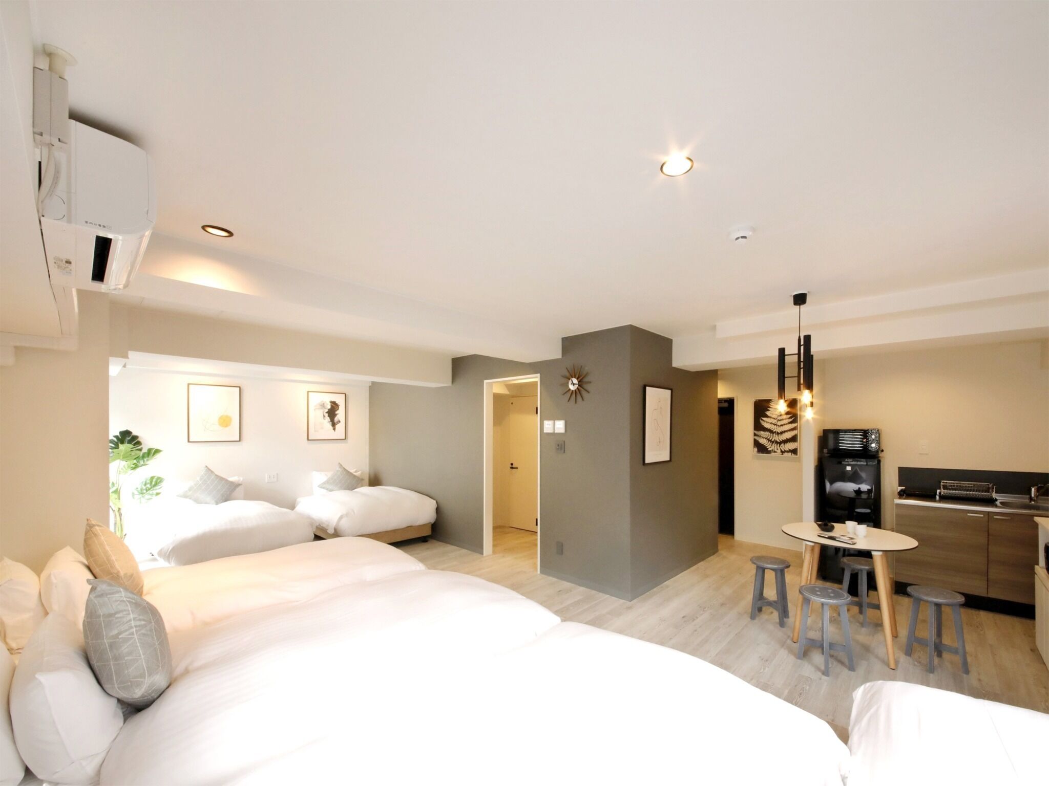 1 室のベッドルーム、デスク、WiFi (無料)、ベッドシーツ