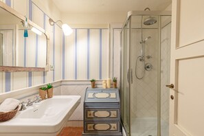 Bathtub, hair dryer, towels