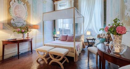 8 Bedrooms Luxury Apartment in the Heart of Lucca