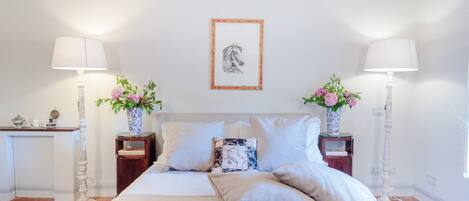 8 bedrooms, iron/ironing board, bed sheets