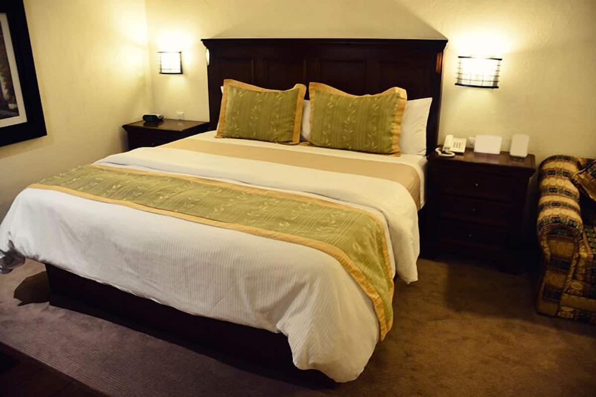 Junior Suite, 1 King Bed | 1 bedroom, minibar, in-room safe, individually decorated