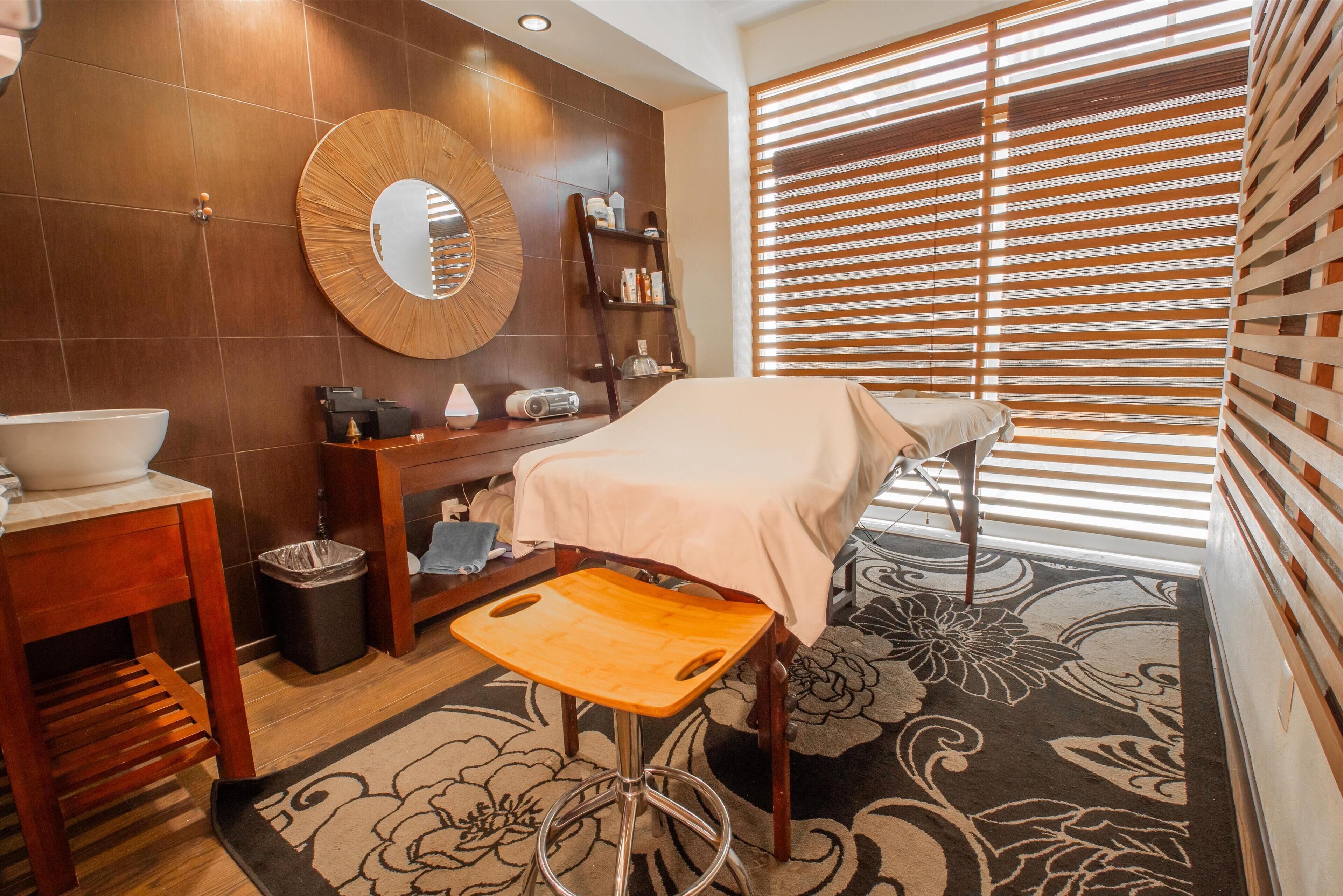 桑拿、熱水浴缸、蒸氣室、體膜護理、身體磨砂、海水療法