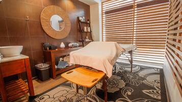 桑拿、熱水浴缸、蒸氣室、體膜護理、身體磨砂、海水療法