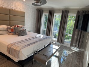 1 bedroom, iron/ironing board, WiFi, bed sheets - BEST location in Biltmore.Golf-mounting views! Private.New appliances & Bedroom! (Phoenix)