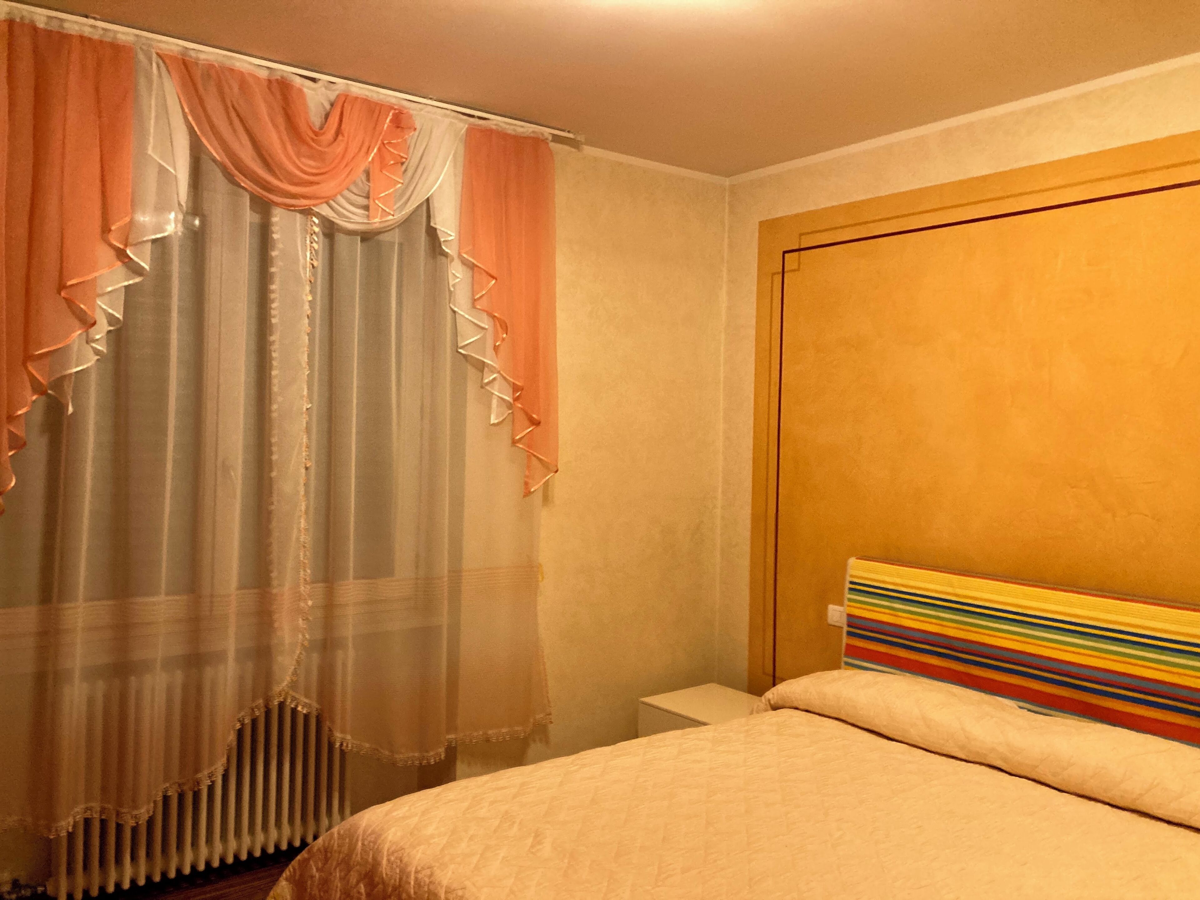 3 chambres, fer et planche à repasser, Wi-Fi, draps fournis