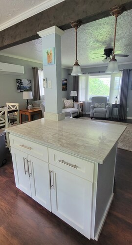 Fresh renovations & beautiful mountain views! Dog friendly, large fenced yard!