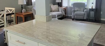 Fresh renovations & beautiful mountain views! Dog friendly, large fenced yard! 