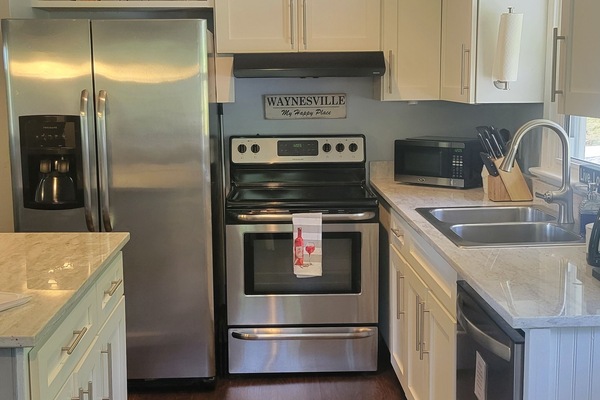 Refrigerador, microondas, horno, placa de cocina