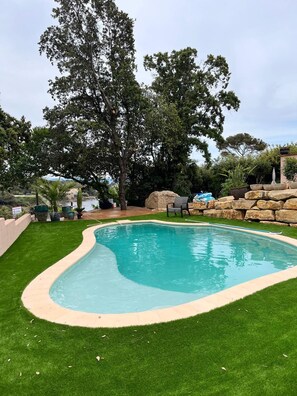 حمّام سباحة خارجي