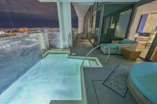 Best View In Las Vegas! Over 500 FEET IN THE AIR!!