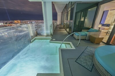 Best View In Las Vegas! Over 500 FEET IN THE AIR!!