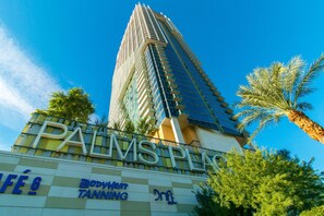 Exterior - Best View In Las Vegas! Over 500 FEET IN THE AIR!! (Las Vegas)