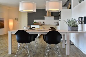 Dining - You can't live closer to the water (Arnemuiden)