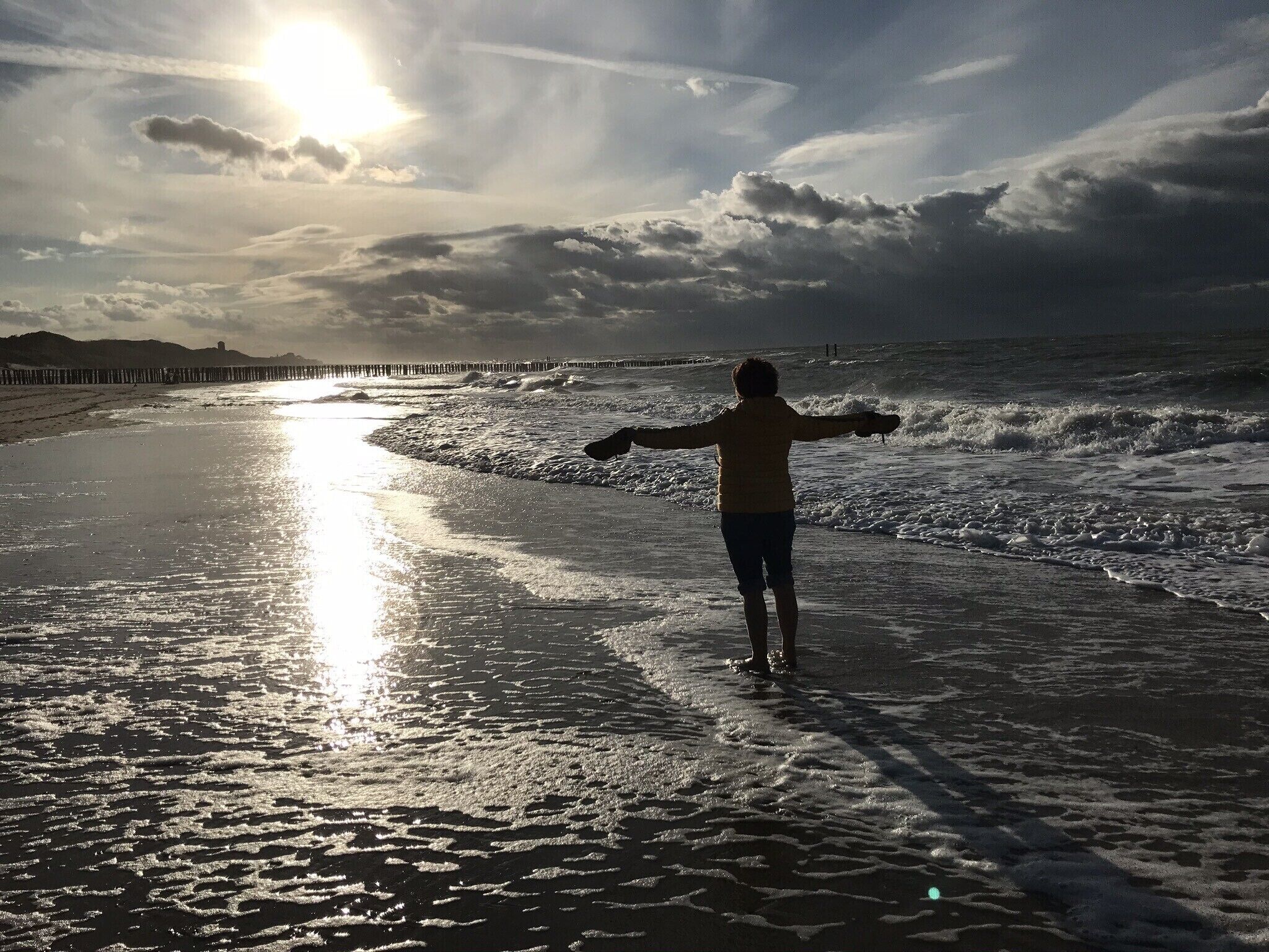 Vlak bij het strand, ligstoelen aan het strand