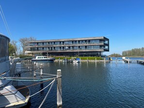 Marina - You can't live closer to the water (Arnemuiden)