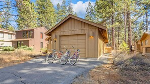 House, 2 Queen Beds (Coyote - Unit 9) | Exterior - Coyote Lane 9 (Bend)