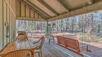 House, Multiple Beds (Killdeer - Unit 6) | Outdoor dining
