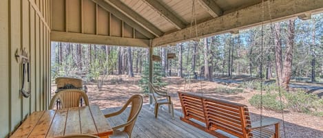 Rumah, Beberapa Tempat Tidur (Killdeer - Unit 6) | Tempat makan outdoor