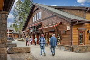 House, Multiple Beds (Killdeer - Unit 6) | Exterior