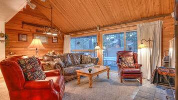 House, Multiple Beds (Pine Needle - Unit 7) | Living area