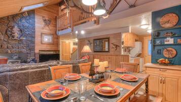 Nhà, nhiều giường (Pine Needle - Unit 7) | Khu ăn uống