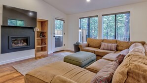 Unclassified image, 4 of 20, button - Diamond Peak Lane #20 by Village Properties at Sunriver (Bend)