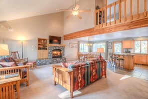 House, Multiple Beds (Awbrey - Unit 2) | Living area - Awbrey Lane 2 (Bend)