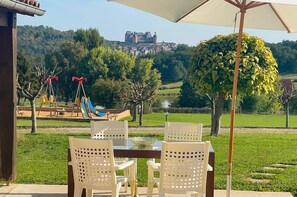 Outdoor dining - Les SOURCES Premium VIP terrace, SPA - Swimming pool, fishing pond, playground... (HAUTEFORT)