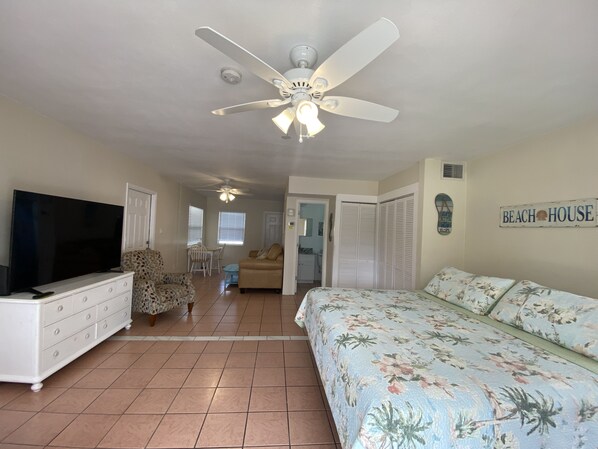 1 quarto, escrivaninha, ferros/tábuas de passar roupa, Wi-Fi de cortesia