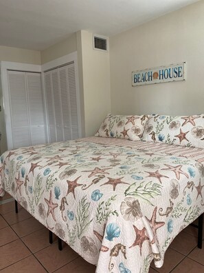 1 quarto, escrivaninha, ferros/tábuas de passar roupa, Wi-Fi de cortesia