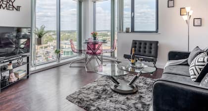 Dwellers Delight Living Serviced Accommodation , 2 Bed Penthouse, Basildon