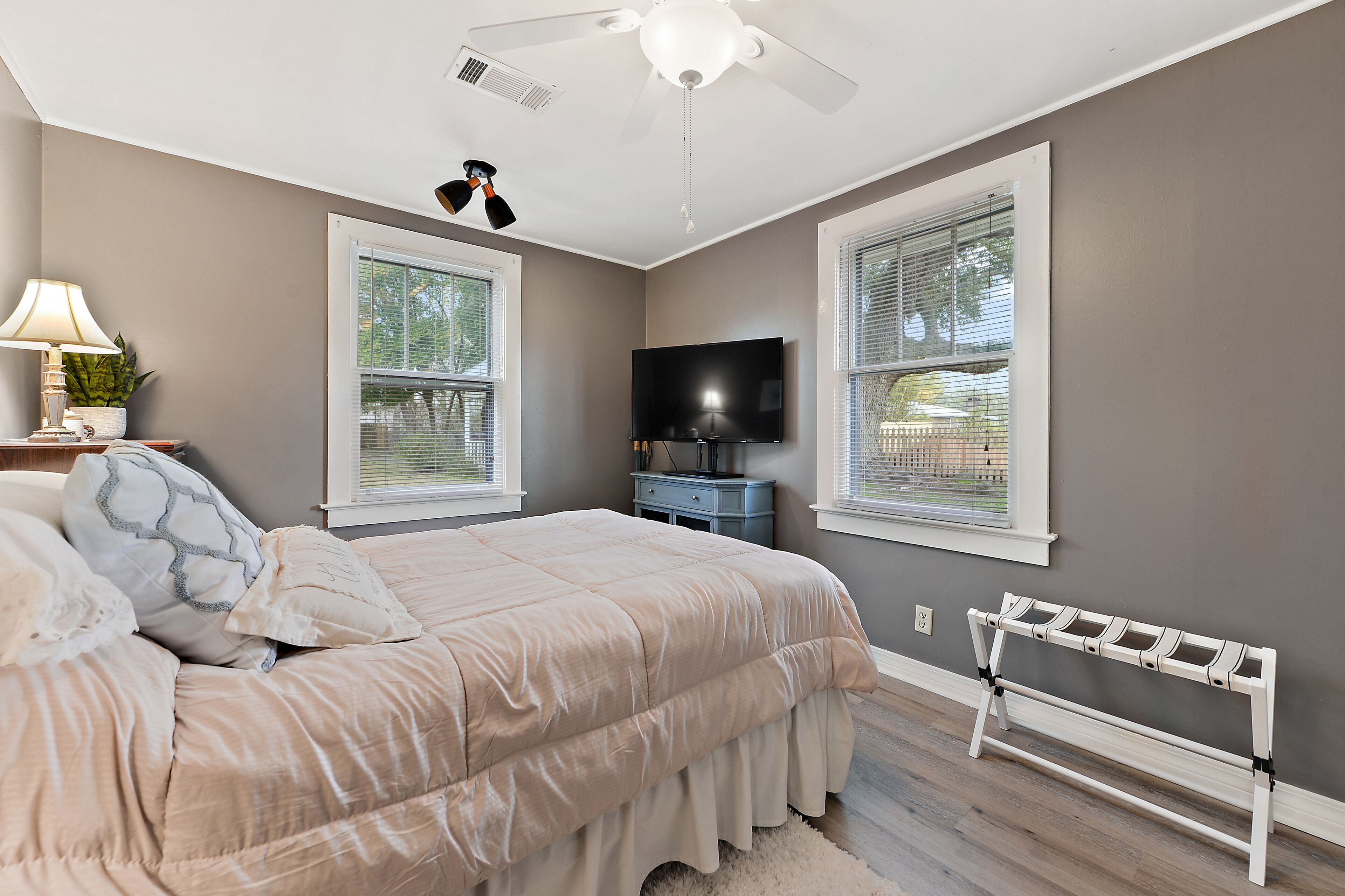 2 多间卧室、熨斗/熨衣板、旅行婴儿床、WiFi