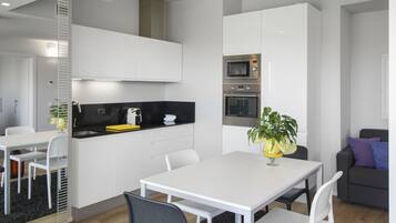 Deluxe-Apartment, mit Bad, Bergblick | Gemeinschaftsküche