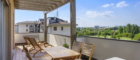 Appartement Deluxe, salle de bains attenante, vue montagne | Terrasse/Patio
