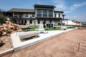 المنشأة من الخارج