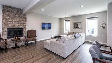 Smart TV, fireplace, table tennis