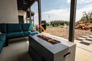 Terrace/patio - 2BR♥Mountain&Lake view♥Hot Tub+MiniGolf+Pool Table (Monument)