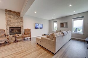 تلفزيون ذكي، مدفأة، تنس طاولة