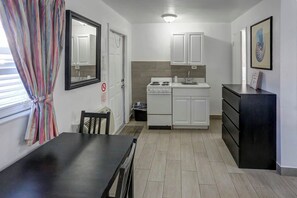 Basic Studio | Dapur peribadi