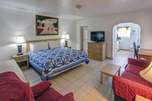 Grand Studio | Free WiFi, bed sheets - Richard's Motel Extended Stay (Hallandale Beach)