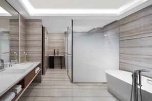 Executive Suite, 1 King Bed | Bathroom | Separate bathtub and shower, free toiletries, hair dryer, bathrobes - Shanghai Marriott Hotel Pudong South (Shanghai)