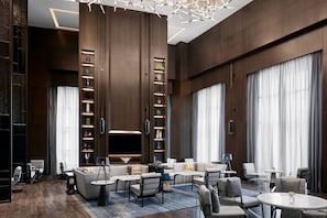 3 restaurantes, se sirven desayunos, comidas, cenas y cocina fusión