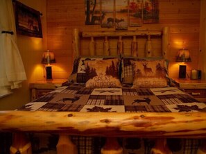 2 bedrooms, WiFi, bed sheets - The River House: A quiet getaway with Stunning Mountain views. (Ashford)