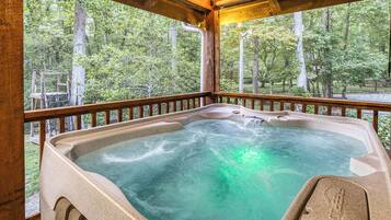 Bain à remous extérieur