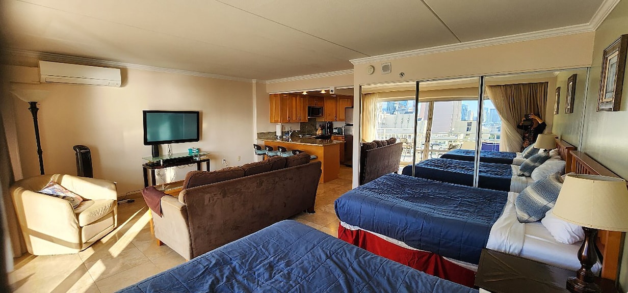 Luxury Ilikai Condo Awesome Sunset And Ocean Views No Resort Fees! Free Wifi - Honolulu, HI