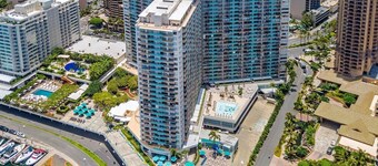 Luxury Ilikai Condo Awesome Sunset and Ocean Views NO RESORT FEES! FREE WIFI