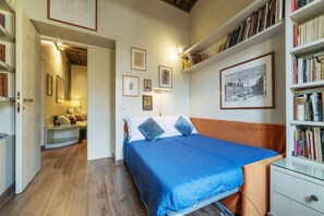 2 bedrooms, iron/ironing board, Internet, bed sheets