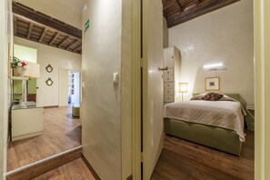2 habitaciones, tabla de planchar con plancha, internet y ropa de cama 