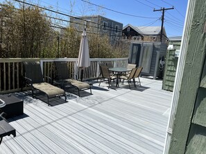 Outdoor dining - Beach House in Ocean Beach, Fire Island (Ocean Beach)