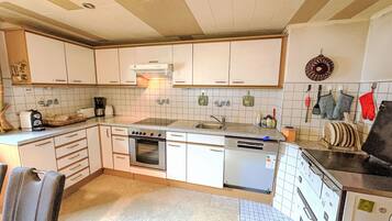 Réfrigérateur, micro-ondes, four, lave-vaisselle